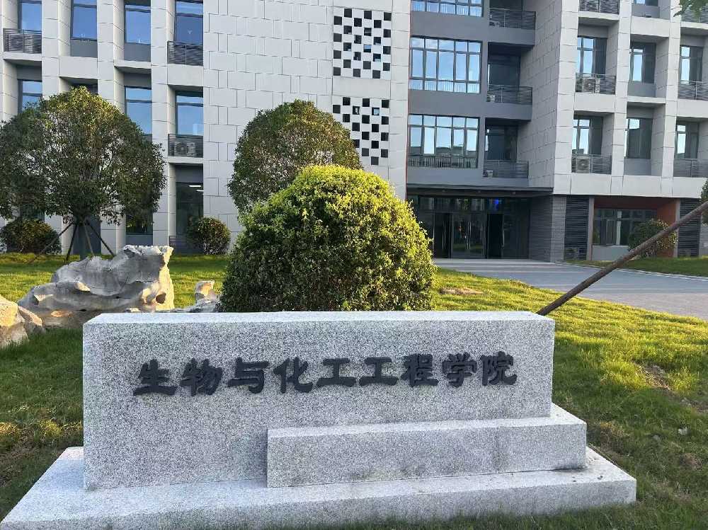 雷波县扬州职业大学体育场高杆灯项目